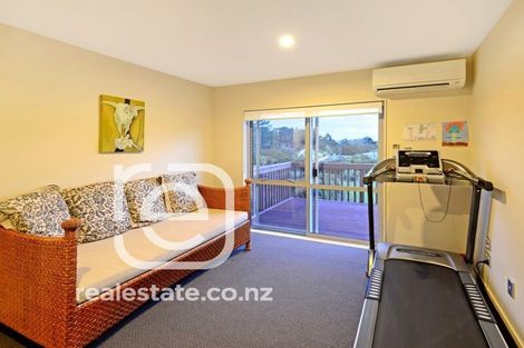 Photo of property in 16 Lakeridge Close, Northcross, Auckland, 0632