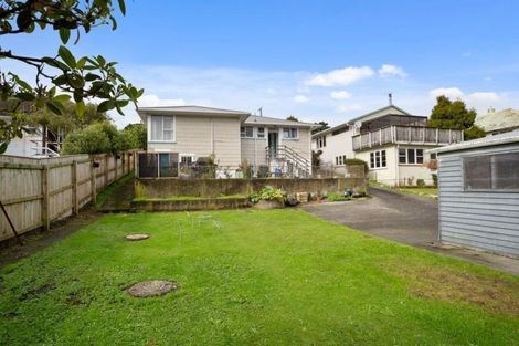 Photo of property in 38 Taylor Terrace, Tawa, Wellington, 5028