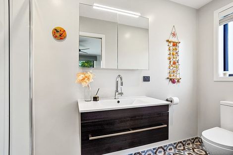 Photo of property in 8 Bosun Place, Te Atatu Peninsula, Auckland, 0610