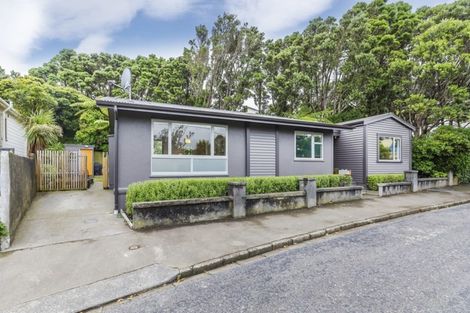 Photo of property in 23 West Road, Northland, Wellington, 6012