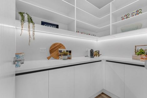 Photo of property in 27 Korowhiti Road, Clarks Beach, 2122