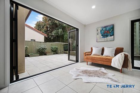 Photo of property in 27 Bridgefield Crescent, Flat Bush, Auckland, 2016
