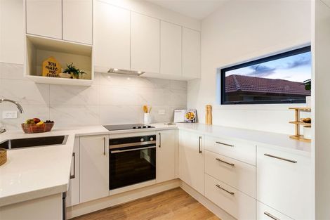 Photo of property in 11 Meg Lane, Glen Eden, 0602