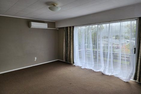 Photo of property in 16 Hillside Drive, Maoribank, Upper Hutt, 5018