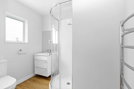 Photo of property in 5a Balmain Street, Newlands, Wellington, 6037