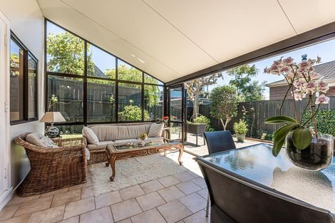 Photo of property in 2/25 Knights Road, Rothesay Bay, Auckland, 0630