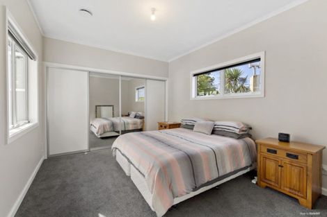 Photo of property in 1 Glentui Grove, Khandallah, Wellington, 6035