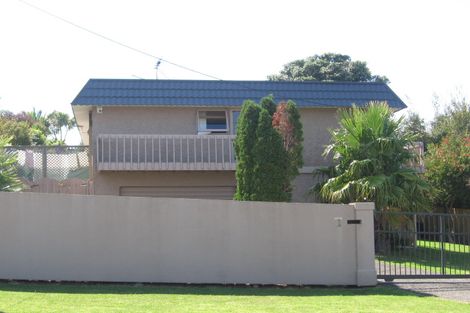 Photo of property in 1 Scarboro Terrace, Murrays Bay, Auckland, 0630