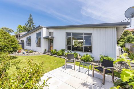 Photo of property in 18 Sunshine Avenue, Paraparaumu, 5032