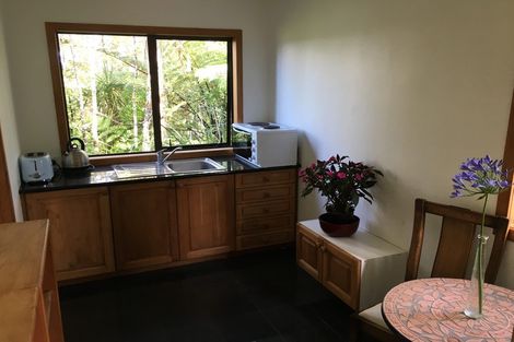 Photo of property in 3 Armour Road, Parau, Auckland, 0604