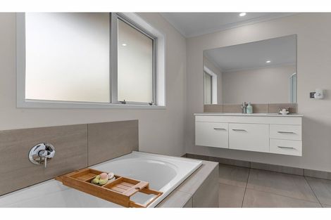 Photo of property in 24 Longview Street, Mangawhai, 0505