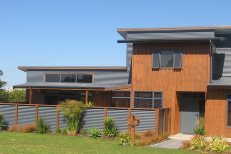 Photo of property in 87 Centennial Drive, Whitianga, 3510