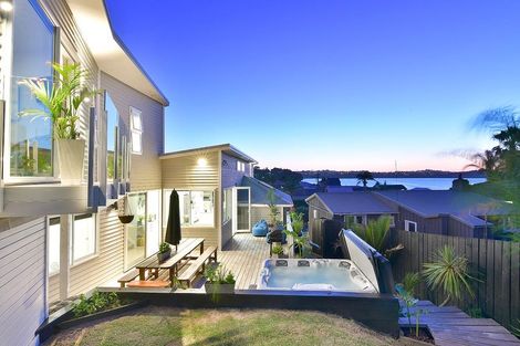 Photo of property in 69 De Luen Avenue, Tindalls Beach, Whangaparaoa, 0930