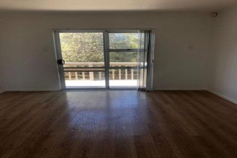 Photo of property in 1/84 Greenslade Crescent, Northcote, Auckland, 0627