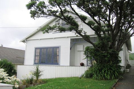 Photo of property in 42 Mills Road, Brooklyn, Wellington, 6021