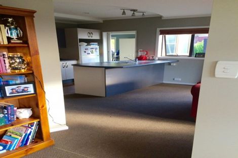 Photo of property in 11 Wittys Road, Avonhead, Christchurch, 8042