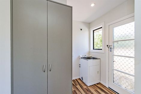 Photo of property in 33 Farquhars Road, Redwood, Christchurch, 8051