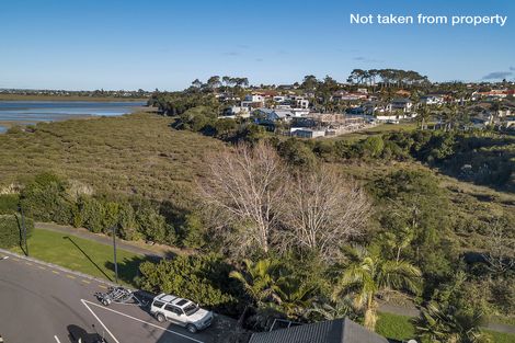 Photo of property in 11k Clearwater Cove, West Harbour, Auckland, 0618