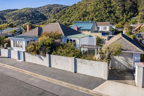 Photo of property in 1 Pukatea Street, Eastbourne, Lower Hutt, 5013