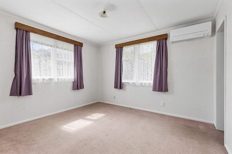 Photo of property in 124 Sievers Grove, Cannons Creek, Porirua, 5024