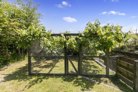 Photo of property in 31 Holland Street, Wainuiomata, Lower Hutt, 5014