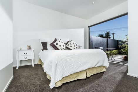 Photo of property in 33 Seacliffe Avenue, Belmont, Auckland, 0622