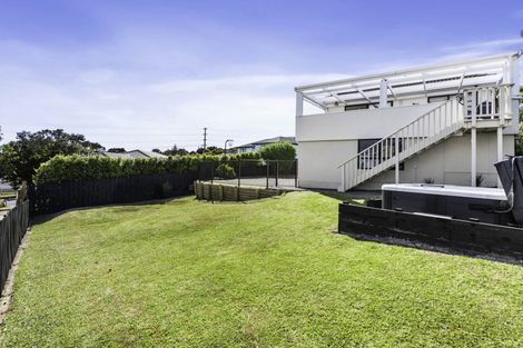 Photo of property in 34 Meadowood Drive, Unsworth Heights, Auckland, 0632