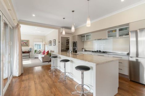 Photo of property in 2 Dixon Street, Carterton, 5713