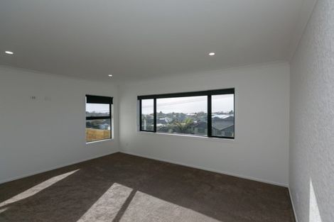 Photo of property in 3f Honeyfield Drive, Whalers Gate, New Plymouth, 4310