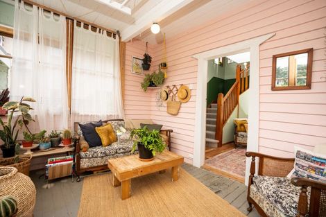 Photo of property in 40 Apu Crescent, Lyall Bay, Wellington, 6022