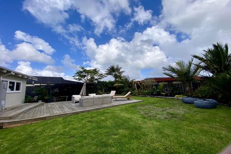 Photo of property in 37 Gill Avenue, Te Atatu Peninsula, Auckland, 0610