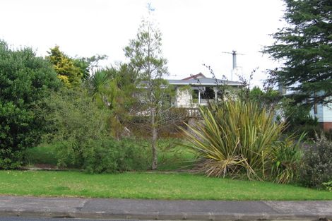 Photo of property in 65 Sylvan Crescent, Te Atatu South, Auckland, 0610