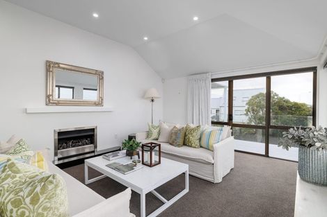 Photo of property in 11 Beachville Road, Redcliffs, Christchurch, 8081