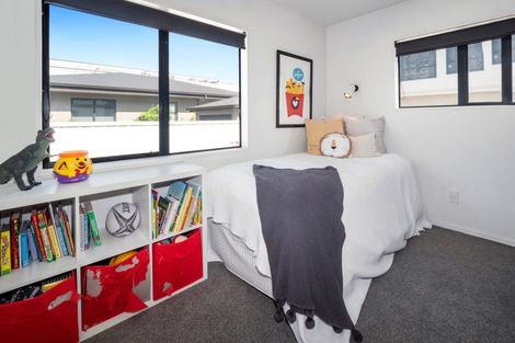 Photo of property in 1/156 Marine Parade, Mount Maunganui, 3116