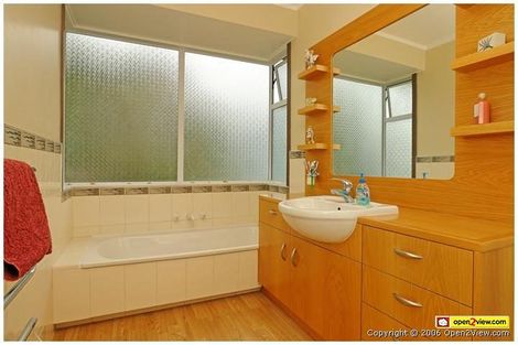 Photo of property in 42 Divich Avenue, Te Atatu South, Auckland, 0610