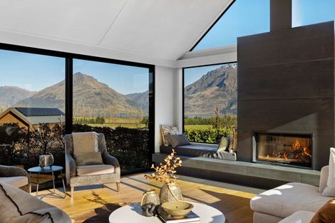 Photo of property in 8 Arran Lane, Jacks Point, Queenstown, 9371