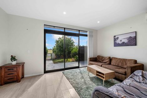 Photo of property in 15 Battalion Drive, Papakura, 2110