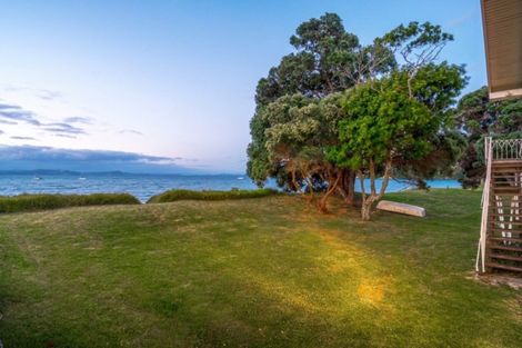 Photo of property in 66 Tindalls Bay Road, Tindalls Beach, Whangaparaoa, 0930