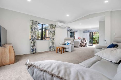 Photo of property in 2 Saxon Woods Drive, Rototuna North, Hamilton, 3210