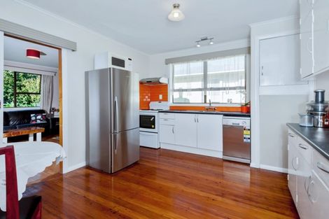 Photo of property in 7 Springside Place, New Lynn, Auckland, 0600