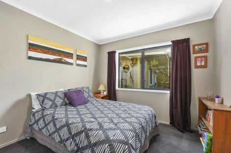 Photo of property in 3 Streets Way, Timberlea, Upper Hutt, 5018