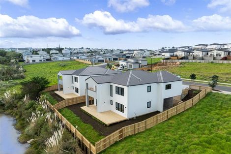 Photo of property in 25 Whakairo Crescent, Gulf Harbour, Whangaparaoa, 0930