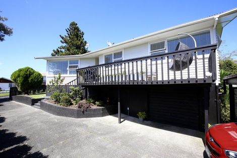 Photo of property in 54 Helena Street, Massey, Auckland, 0614