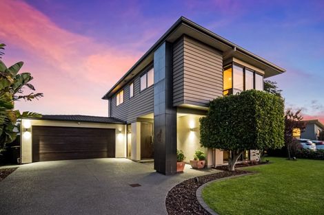 Photo of property in 18 Corsica Way, Karaka, Papakura, 2113