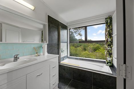 Photo of property in 37 York Road, Titirangi, Auckland, 0604