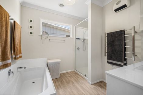 Photo of property in 54 Tremaine Avenue, Two Mile Bay, Taupo, 3330