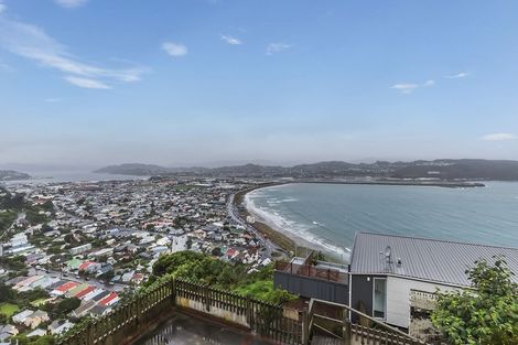 Photo of property in 8 Pari Tai Way, Houghton Bay, Wellington, 6023