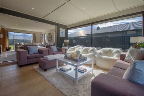 Photo of property in 21 De Bettencor Place, Mount Pisa, Cromwell, 9383