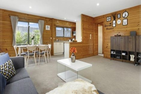 Photo of property in 5 Loughanure Place, Massey, Auckland, 0614