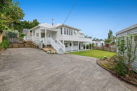 Photo of property in 10 St James Avenue, Helensville, 0800